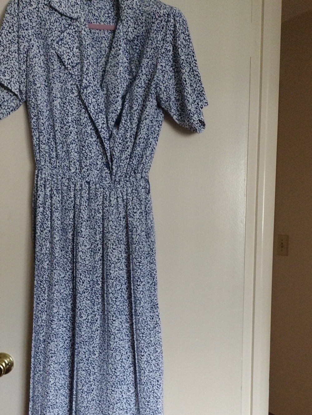 Blue and White Floral Maxi Dress with V-Neck and Elastic Waistband